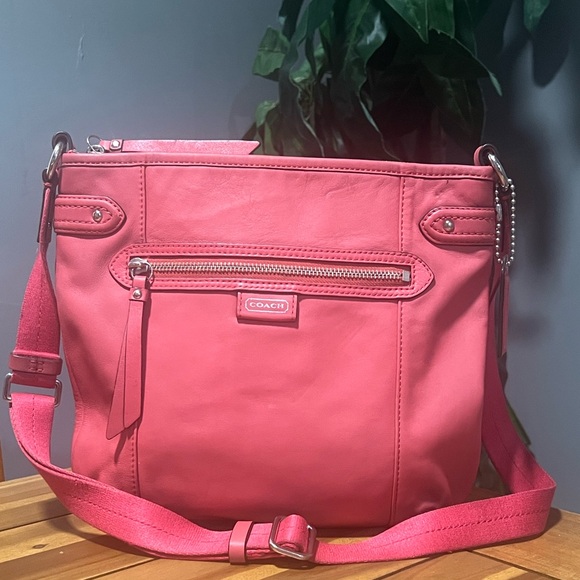 Authentic Coach Vintage Pink Crossbody Bag - Picture 1 of 5
